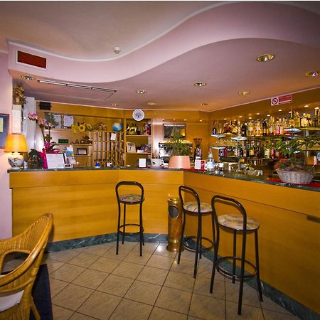Hotel Il Canneto Porto Ceresio Kültér fotó