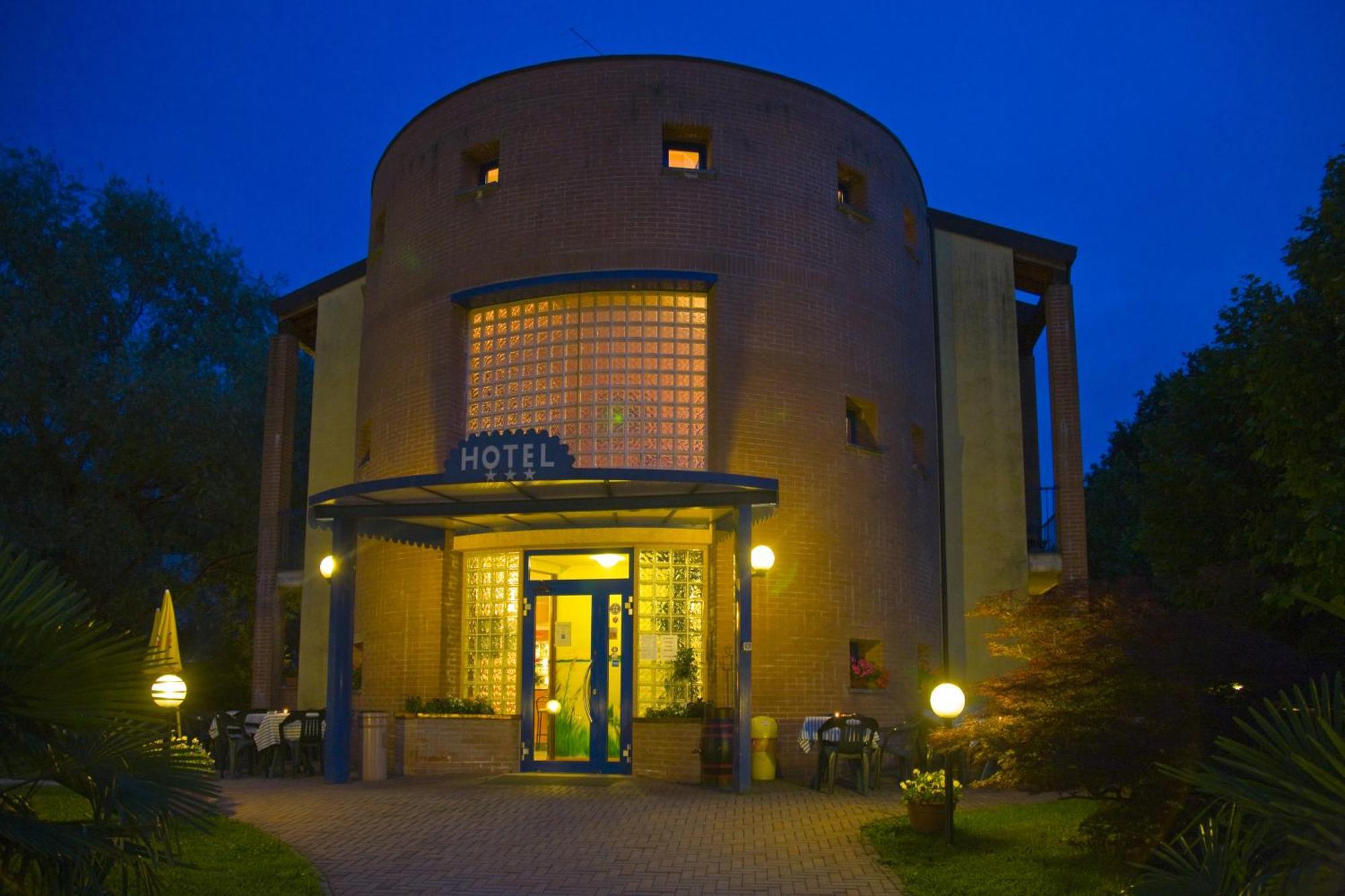 Hotel Il Canneto Porto Ceresio Kültér fotó