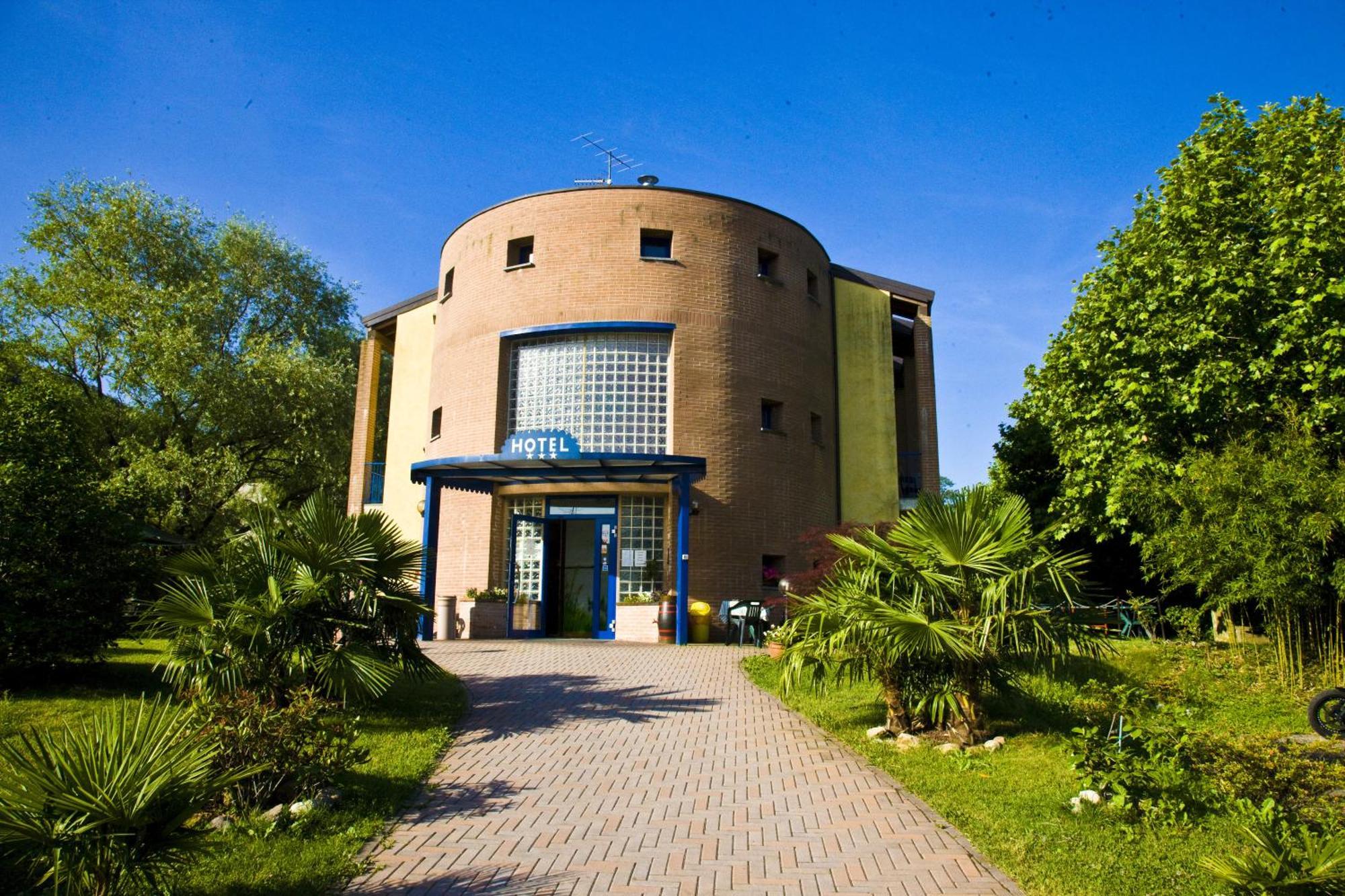 Hotel Il Canneto Porto Ceresio Kültér fotó