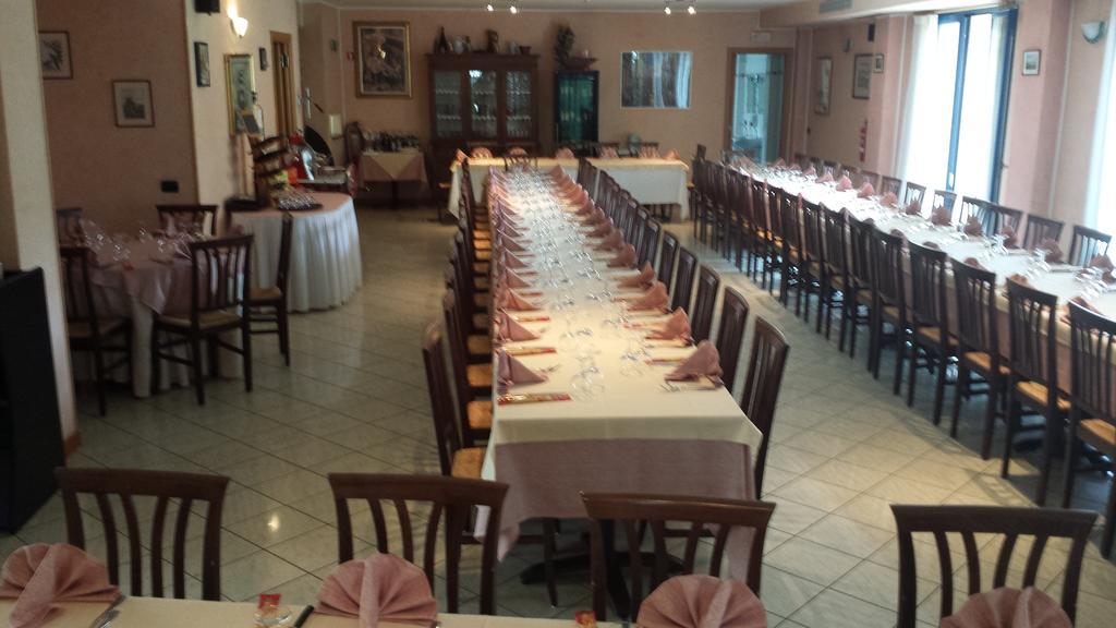 Hotel Il Canneto Porto Ceresio Kültér fotó