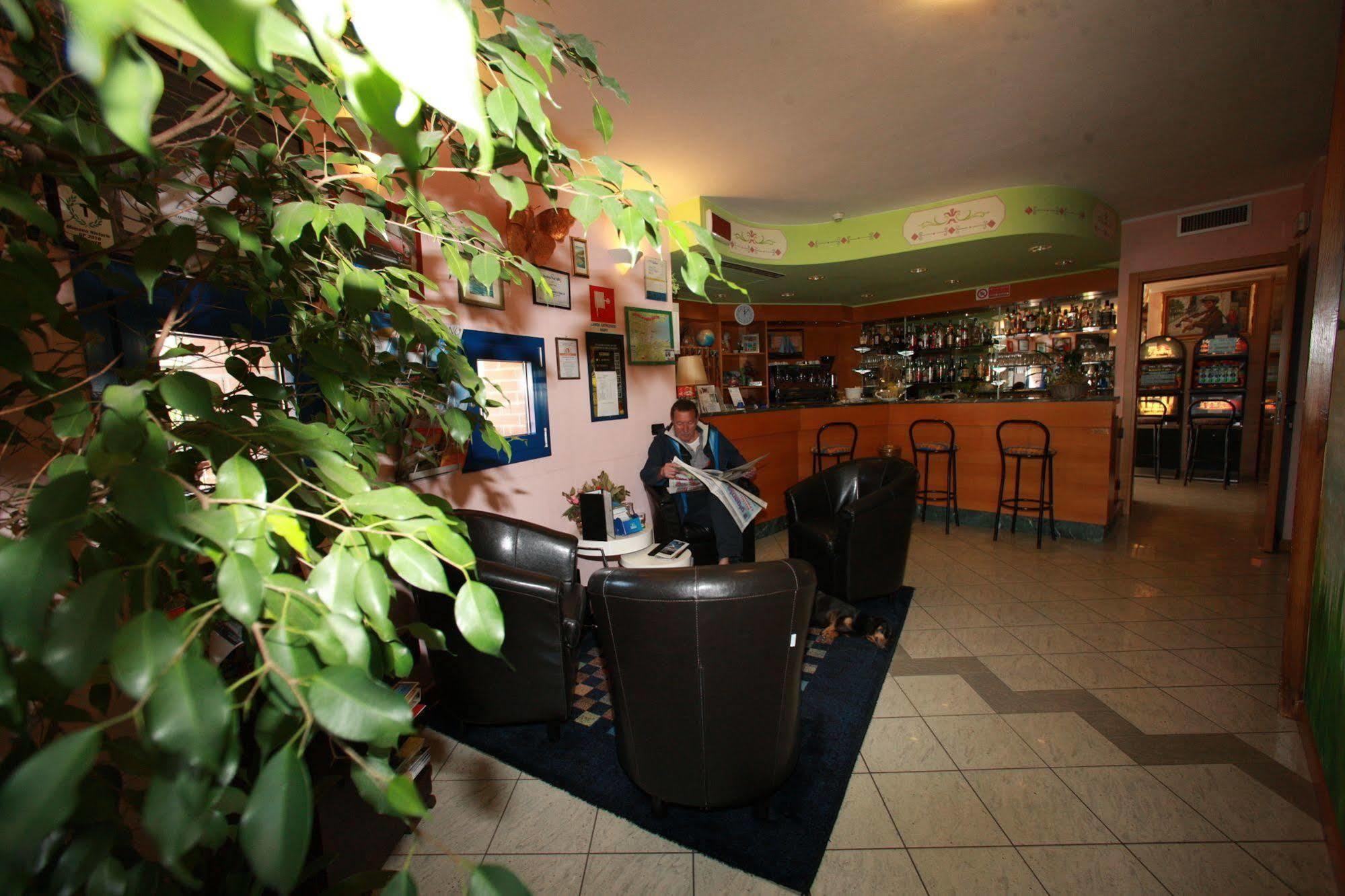 Hotel Il Canneto Porto Ceresio Kültér fotó