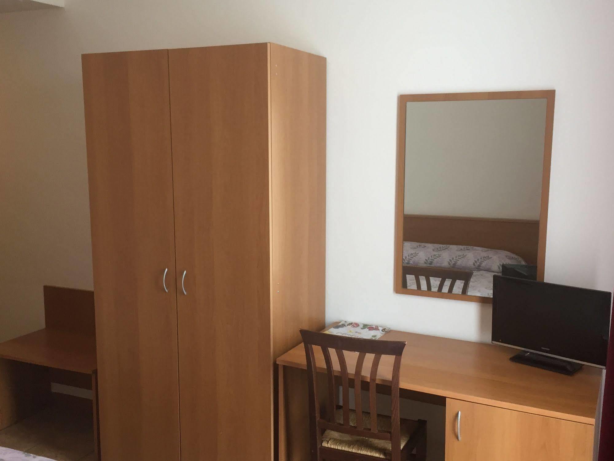 Hotel Il Canneto Porto Ceresio Kültér fotó