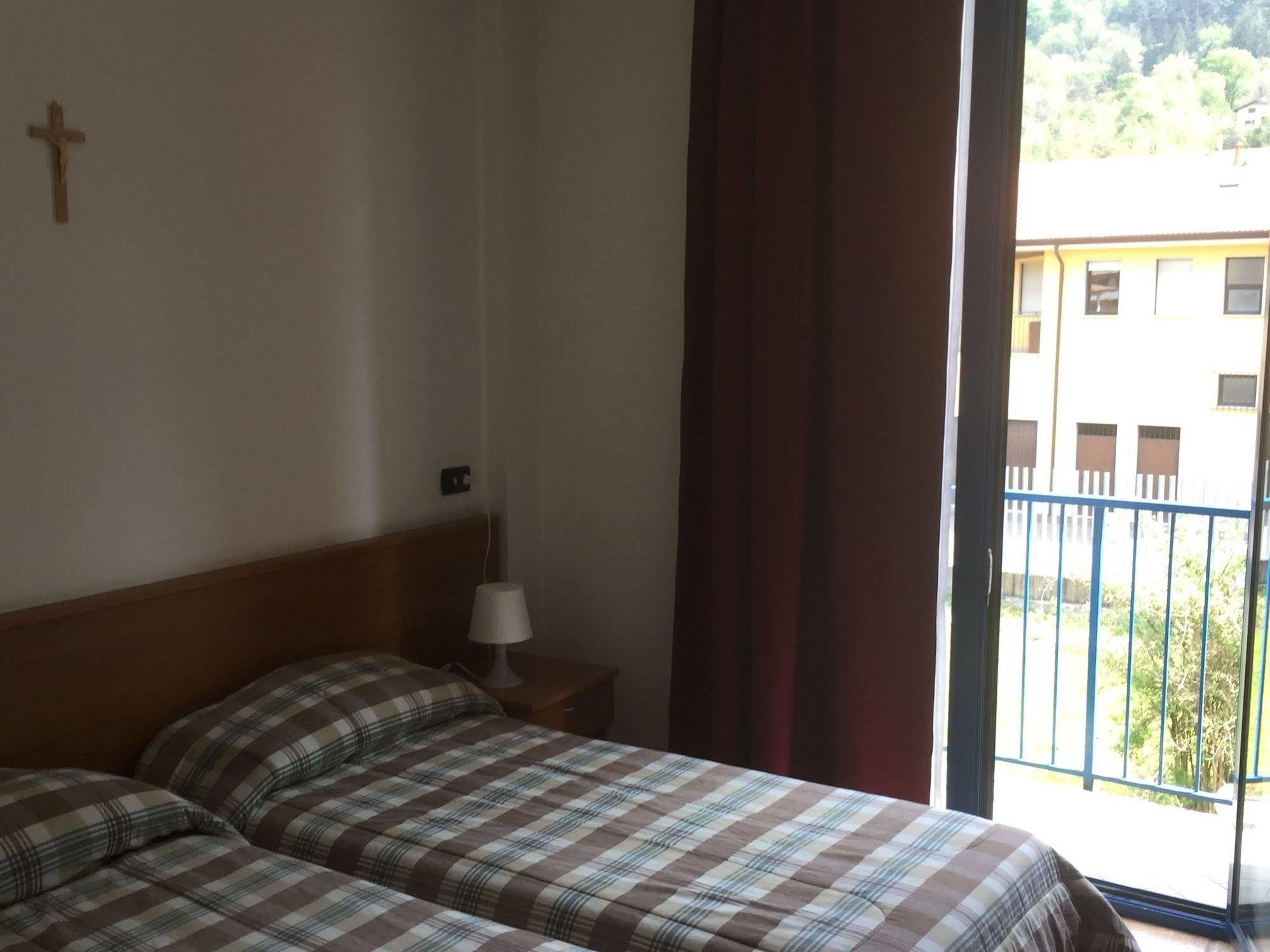 Hotel Il Canneto Porto Ceresio Kültér fotó