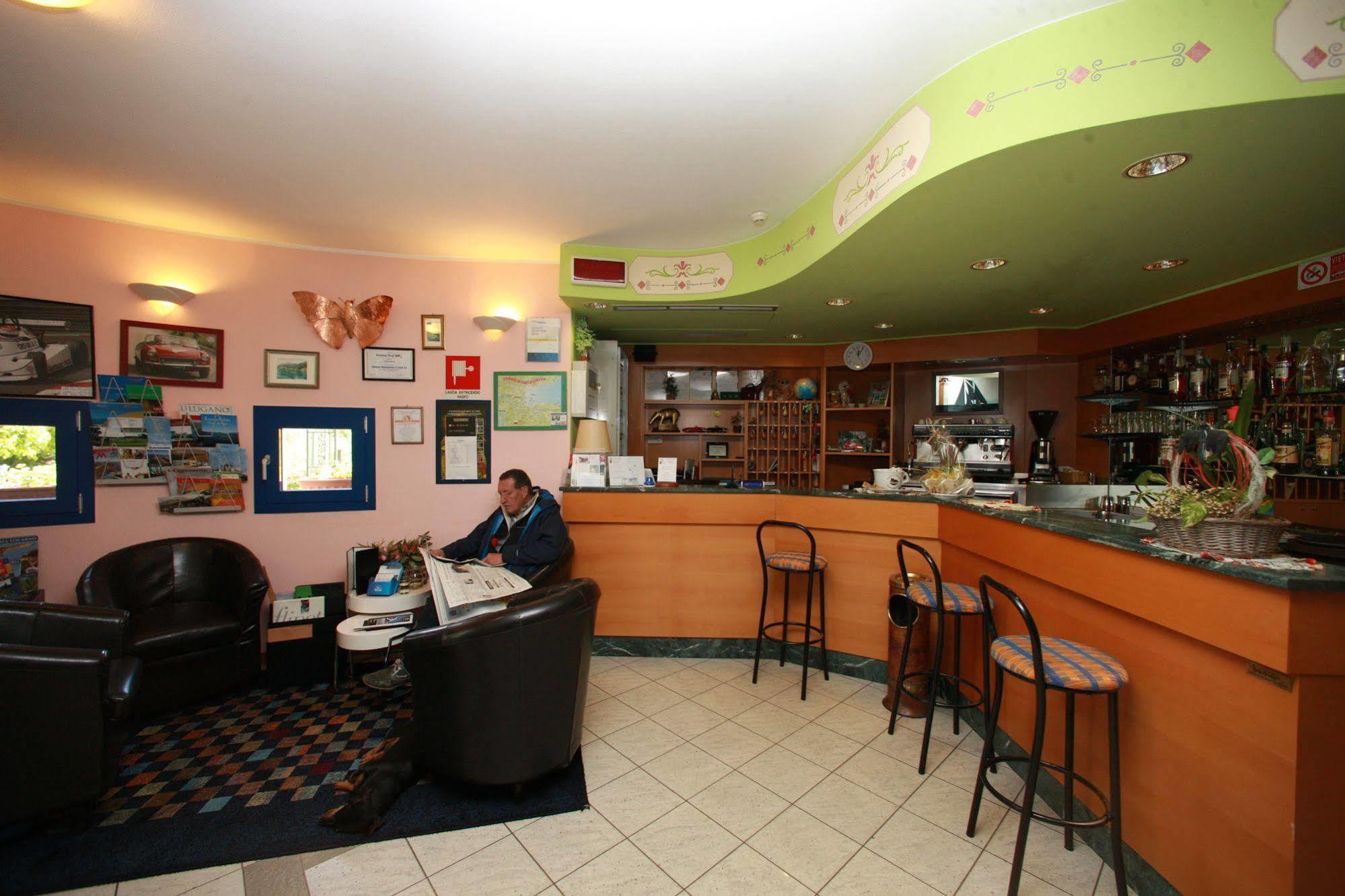 Hotel Il Canneto Porto Ceresio Kültér fotó