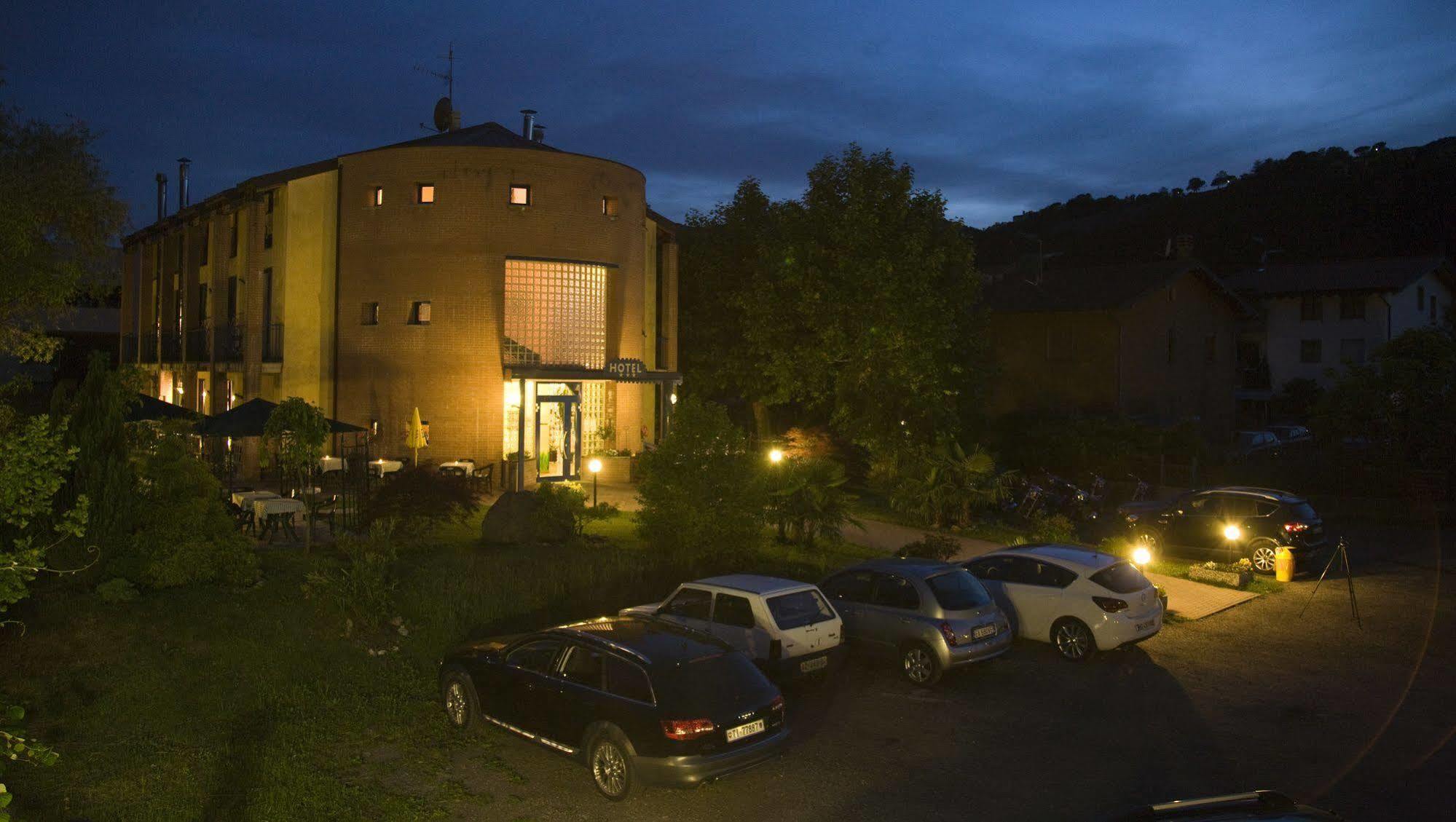 Hotel Il Canneto Porto Ceresio Kültér fotó