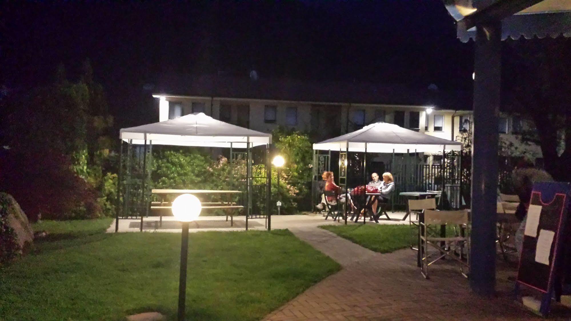 Hotel Il Canneto Porto Ceresio Kültér fotó