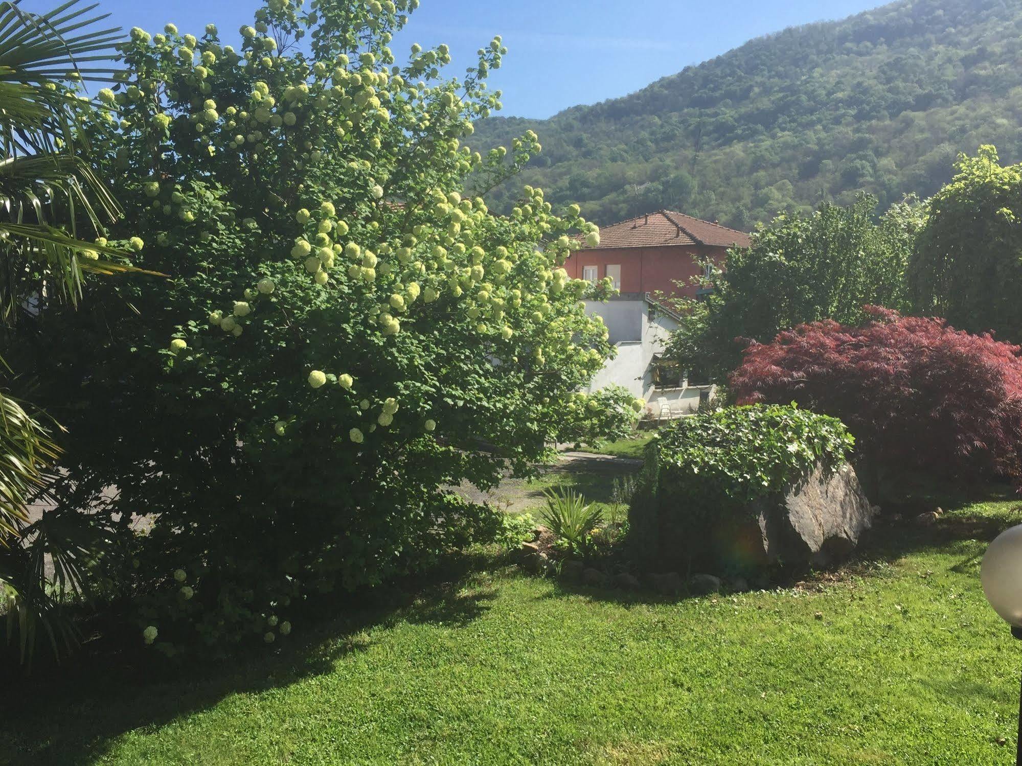 Hotel Il Canneto Porto Ceresio Kültér fotó