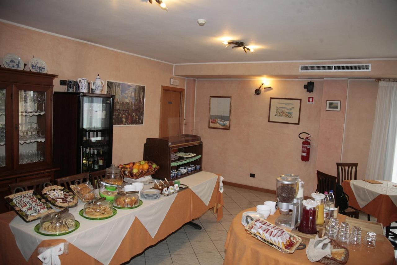 Hotel Il Canneto Porto Ceresio Kültér fotó