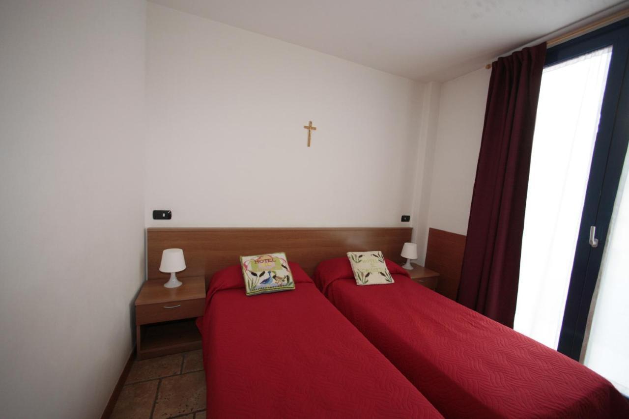 Hotel Il Canneto Porto Ceresio Kültér fotó